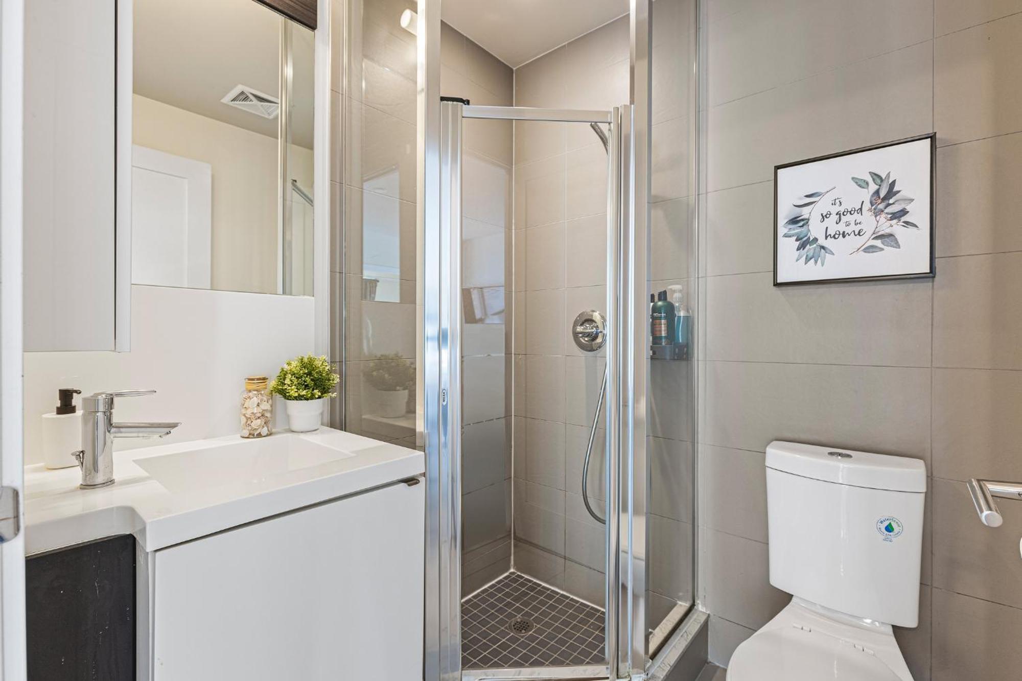 3 Bedroom Beside Cn Tower With Parking Downtown Toronto Exterior foto