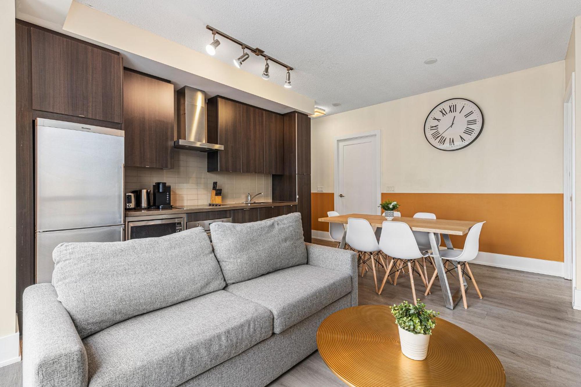 3 Bedroom Beside Cn Tower With Parking Downtown Toronto Exterior foto