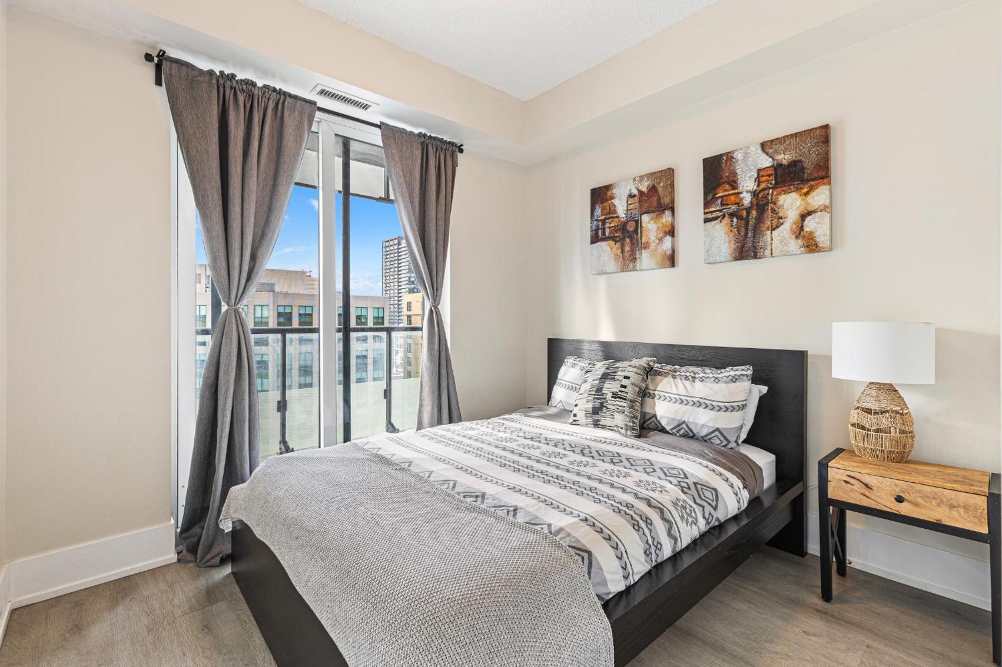 3 Bedroom Beside Cn Tower With Parking Downtown Toronto Exterior foto